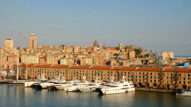 Liman ve şehir Cenova - İtalya - 24.04.2017 üzerinde göster.