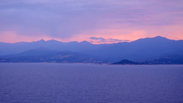 Vista de la isla de Córcega y el estrecho de Bonifacio en Francia . — Foto de Stock