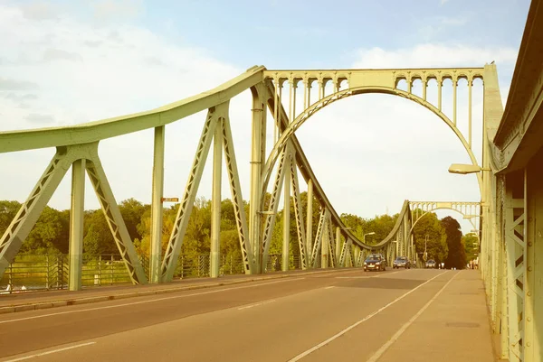 ПОЦДАМ, ГЕРМАНИЯ - 15 августа 2017 года: Глиникский мост в Потсдаме . — стоковое фото