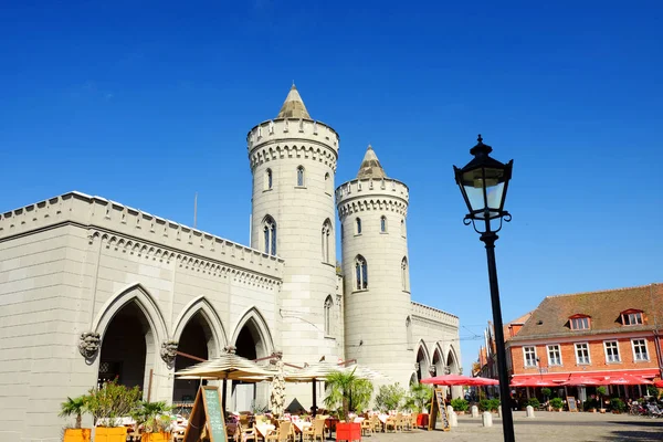 Potsdam, Almanya - 15 Ağustos 2017: Potsdam, Nauener kapısı.