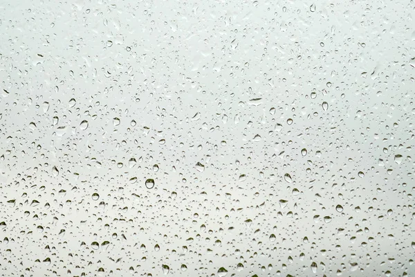 Gotas de chuva no vidro da janela. — Fotografia de Stock