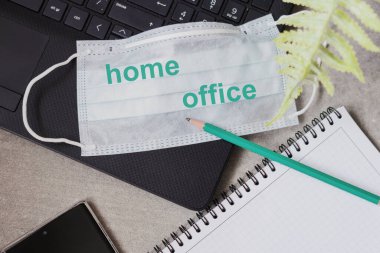 COVID-19 salgını sırasında merkez büroda çalış.