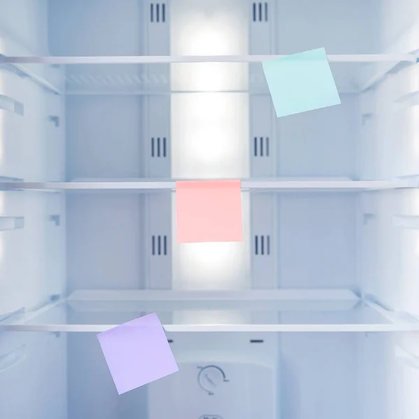 Getrennte Ernährung Ernährungsplanung Leere Regale Kühlschrank Mit Aufklebern Für Beschriftungen — Stockfoto