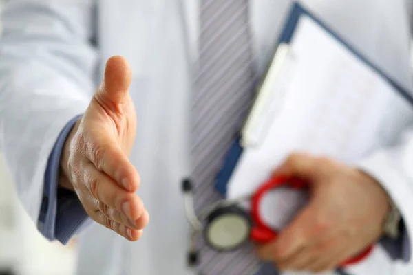 Médico pronto para examinar paciente — Fotografia de Stock