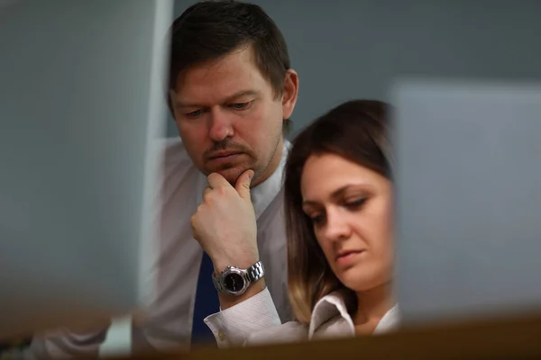 Manager with colleague at workplace — Stock Photo, Image