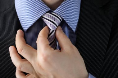 Randevudan önce saygıdeğer işadamı endişeli.