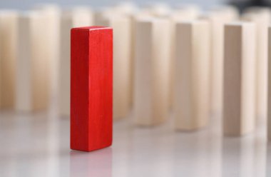 Odakta belirgin parlak küp