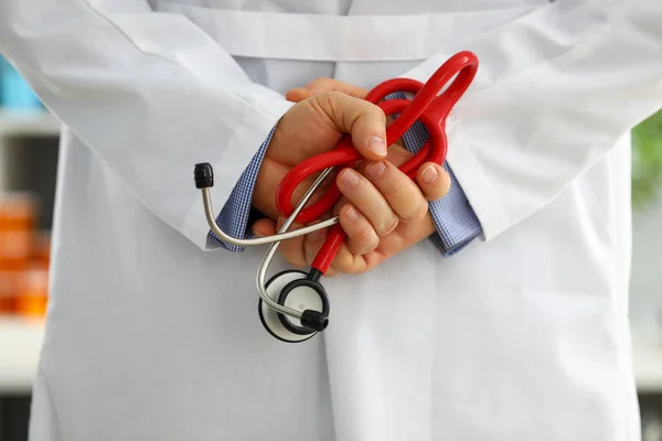 Doctor hands with stethoscope behind his back — Stock Photo, Image