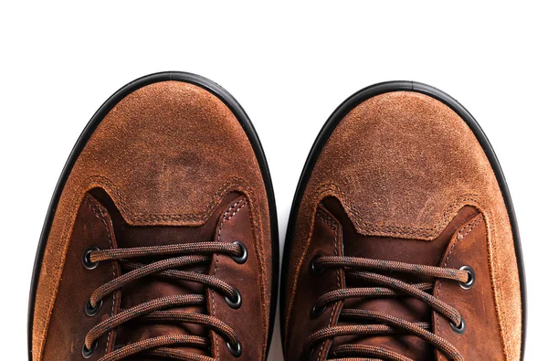 Par de botas masculinas marrones aisladas sobre fondo blanco —  Fotos de Stock