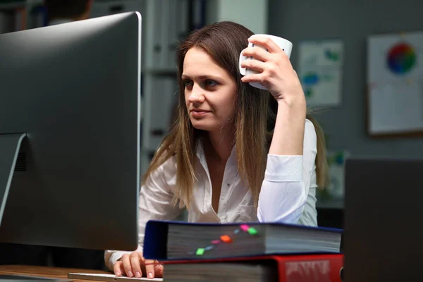 Tired woman in office — Stock Photo, Image