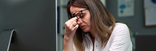 Tired employee in company office — Stock Photo, Image