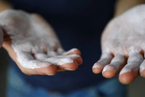 Male hands smeared with magnesium powder ready to workout — Stock Photo, Image