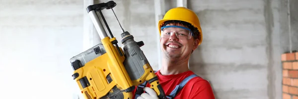 Repairman working with joy — Stock Photo, Image