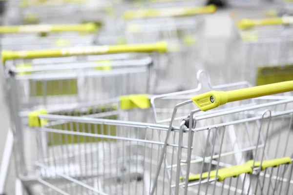 Carrello a mano con pomello giallo — Foto Stock