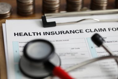 Belge sağlık sigortası talep formu dolduruluyor