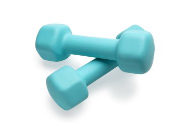 Beyaz masada duran iki turkuaz renkli lastik halterler.