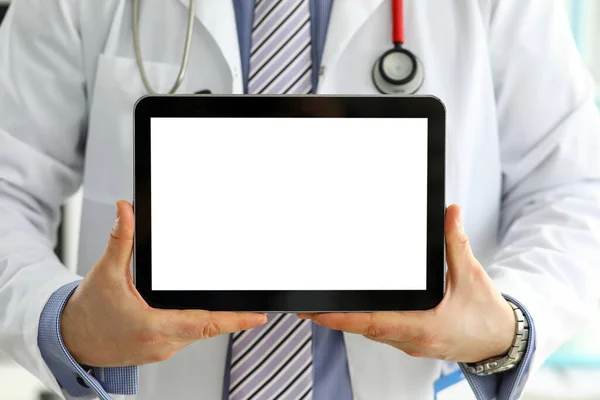 Male doctor holding digital tablet pc — 스톡 사진