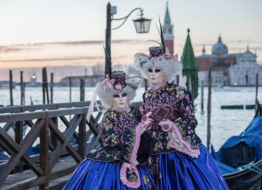 Venice, İtalya - 25 Şubat 2017: Famouse Venedik Karnavalı. Maske