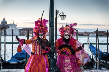 Venice, İtalya - 25 Şubat 2017: Famouse Venedik Karnavalı. Maske