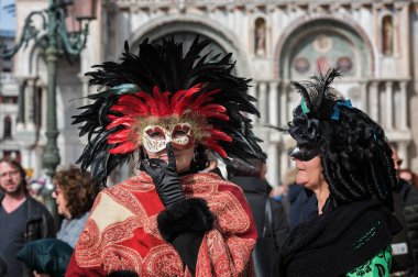 Venice, İtalya - 26 Şubat 2017: Famouse Venedik Karnavalı. Maske