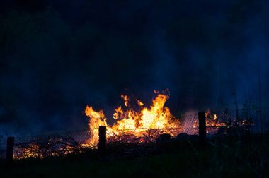 Alevler içinde şenlik