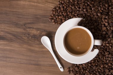 Kahve fincanı ve fasulye