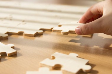 Bulmaca parça el koymak