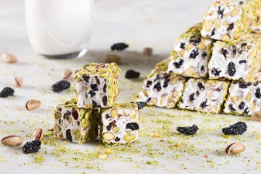 Türk lokumu krem ve fıstık ile