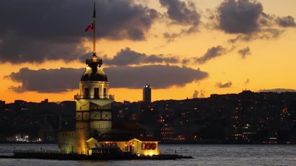 Puesta de sol en la Torre de las Doncellas y el Bósforo de Estambul — Vídeos de Stock