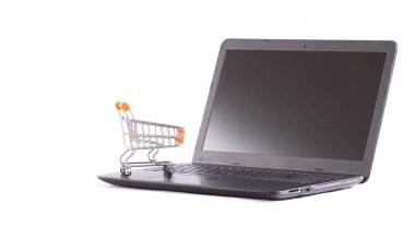 dizüstü bilgisayarda boş alışveriş sepeti