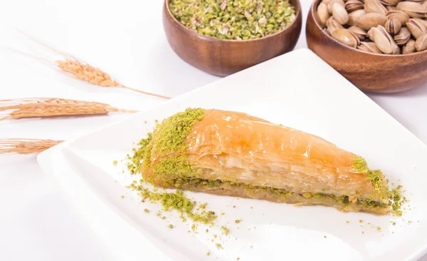 Baklava slide on plate — стоковое фото