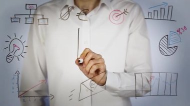 adam SEO artış grafiği ile şeffaf ekranda yazma