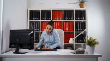 Ölü çizgi. Güzel iş kadını için çok fazla fırsatlar