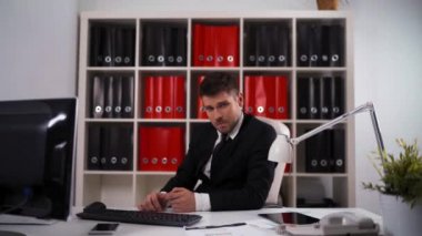 İşadamı Haritayı işareti canı cehenneme