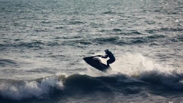 Jet-ski versenyző a tengeren — Stock videók