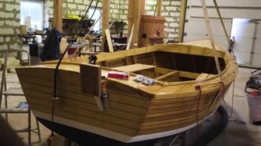 Atölye içinde ahşap tekne