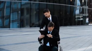 Geçersiz patron vermek belge imzalamak için onun personeli açık devre dışı