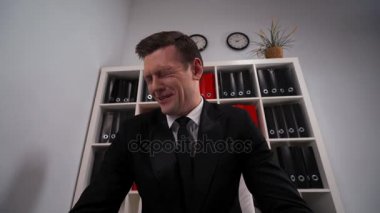 Sana hakaret iş adamı. O üzgün o sana hiçbir şey. Hiçlik. Hiçlik.