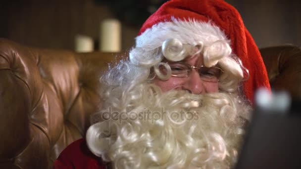 圣诞老人与平板电脑 — 图库视频影像