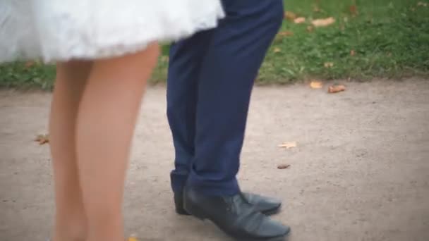 Legs of newly married couple walk together — Stock Video