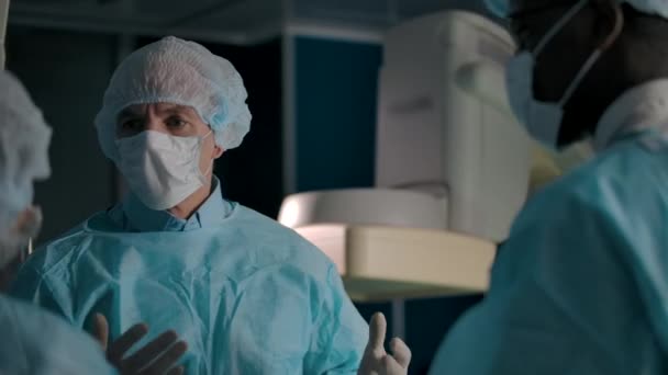 Close-up of the doctor and three of his colleagues in the operating room — Stock Video