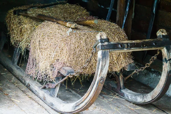 Old wooden winter retro sleigh with hay. — Stock Photo, Image