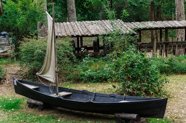 Old wooden boat for fishing under sail. — Stock Photo, Image