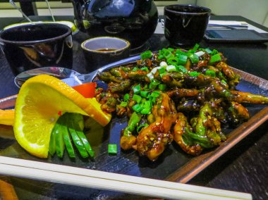 Fasulye fileto, Kore 'de karamelli hamurda pişirilmiş. Asya usulü akşam yemeği. Seçici odak.