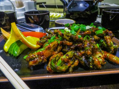 Fasulye fileto, Kore 'de karamelli hamurda pişirilmiş. Asya usulü akşam yemeği. Seçici odak.