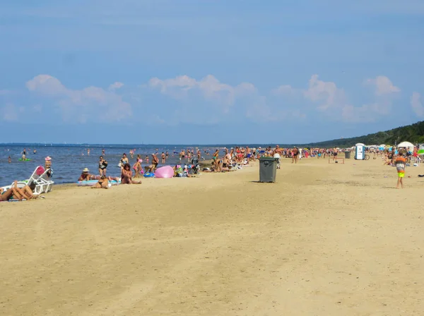 Sunny beach and blue water on the shore of the Gulf of Riga. 29, July, 2018, Latvia, Jurmala. — ストック写真
