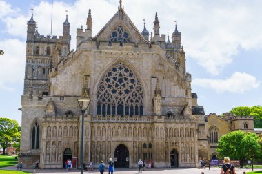 Exeter. 02 Haziran 2018. Exeter Katedrali ya da Exeter 'deki Havari Peter Katedrali - İngiltere' nin güneybatısında Devon, İngiltere 'deki Anglikan Kilisesi' nin katedrali..