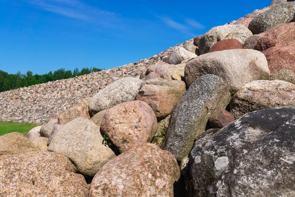 Stenlandskap i Koknese i parken Destinationsträdgården i Lettland. 18 juli 2017. — Stockfoto