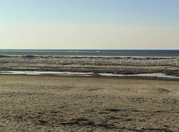 Der Golf von Riga in Jurmala, Vorfrühling in Lettland. — Stockfoto