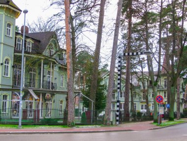 Jurmala 'daki Pegasus Oteli' nin güzel eski binası. Letonya 2018.